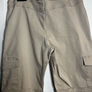 Women's SOHO Apparel Ltd Beige Belted Elastic Waist Shorts Size Small